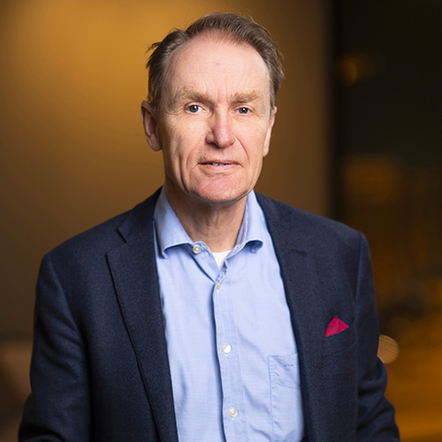 LA Lund 500x500 Portrett DSC00738 red 2